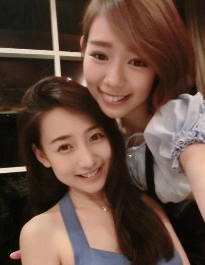 Kakak Beradik Seksi Jadi Sensasi di Internet