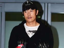 Kembali ke Korea, Lee Byung Hun Minta Maaf pada Fans di Bandara