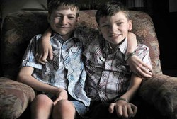 Satu-satunya di Dunia, Dua Bersaudara yang Buta, Tuli dan Lumpuh Sekaligus