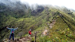 Melintasi Jembatan Setan di Gunung Merbabu