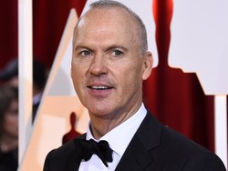 Tak Raih Oscar, Michael Keaton Tertangkap Kamera Simpan Lagi Kertas Pidato