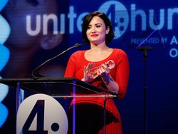 Demi Lovato Dilarikan ke Rumah Sakit karena Infeksi Paru-paru