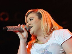 Kelly Clarkson Dukung Legalisasi Marijuana