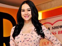 Aih, Cantiknya Aura Kasih Rayakan Ultah ke-28