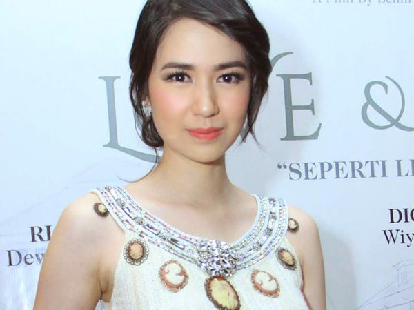 Cantiknya Laura Basuki, Tak Pernah Bikin Bosan!