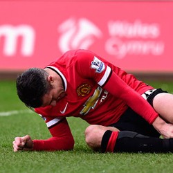 Van Persie Diperkirakan Absen Empat Pekan