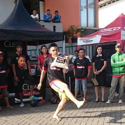 Street Soccer Challenge bersama CLEAR: Giring Bola Sambil Pikul Karung Beras