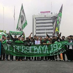 Pendukung Persebaya 1927 Datangi Kantor Menpora untuk Sampaikan Aspirasi