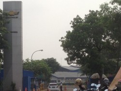 Aktivitas Sekitar Pabrik GM di Bekasi Masih Normal