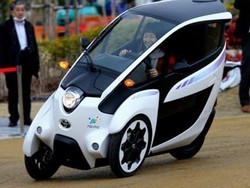 Cukup dengan Rp 44.500, Anda Bisa Menggeber Mobil Mungil Toyota