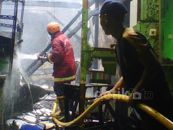 RM Christina di Depok Terbakar