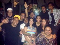 Foto Pelukan Ini Bukti Glenn dan Aura Kasih Pacaran?