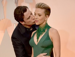Tiba-tiba Dicium John Travolta di Oscar, Ini Kata Scarlett Johansson