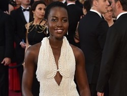 Duh! Gaun Mutiara Lupita Nyongo Seharga Rp 2 M Dicuri Orang