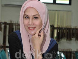 Berhijab, Marini Zumarnis Merasa Lebih Aman