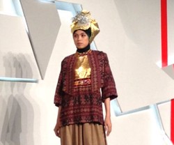 Hijabers Penuhi Hari Pertama Indonesia Fashion Week 2015