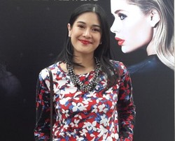 3 Alat Kosmetik Andalan Dian Sastrowardoyo untuk Tampil Cantik