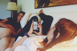 Ponsel Diutak-atik Pacar, Foto Selingkuh Jadi Ketahuan