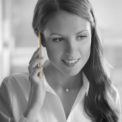 Umbar Gadis Seksi, Iklan Ponsel Ini Dicekal