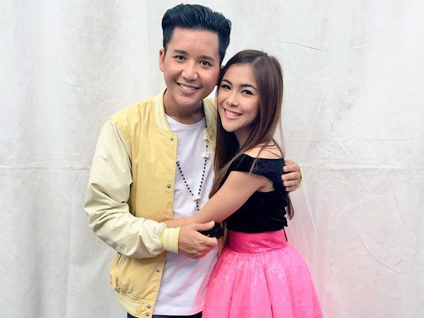 Rangga 'SM*SH' dan Christy 'Cherrybelle' Makin Lengket, Pacaran? Rangga 'SM*SH' dan Christy 'Cherrybelle' Makin Lengket, Pacaran?