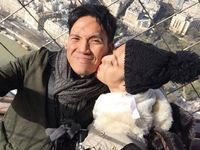 Je t'aime... Natasha Rizki Kecup Mesra Desta di Puncak Menara Eiffel