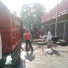 Risma Minta Warga di Jalan Tidar Tak Menutup Saluran Permanen