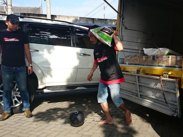 Serunya Tantangan Bola di Lenteng Agung