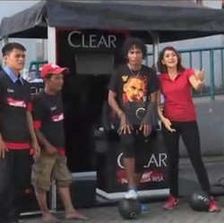 Pada Suatu Pagi di Pasar Rakyat bersama Rochi Putiray