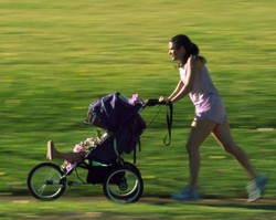 Ini Olahraga yang Tepat Jika Ingin Turunkan Berat Badan Pasca Melahirkan