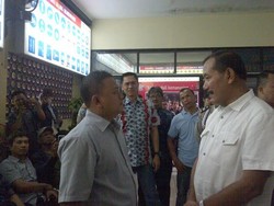 Cakapolri Komjen Badrodin Haiti Sidak Cek Pelayanan SIM di Polres Depok