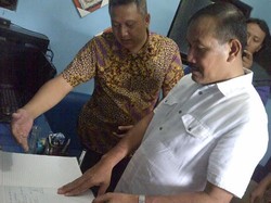 Ketahuan! Komjen Badrodin Temukan Uang Tip di Buku Petugas Samsat Depok