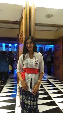 Malam Minggu, 3 Gadis Cantik ini Sambut Ribuan Pendukung Hatta dan Zulkifli