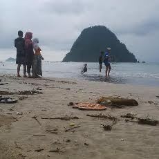 Pantai Pulau Merah Banyuwangi Kembali Kotor