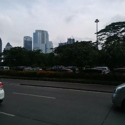 Kardus Mencurigakan di Tol Dalam Kota Dibawa ke Polsek Tanah Abang