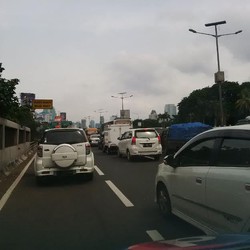 Gara-gara Benda Mencurigakan, Kemacetan Terjadi di Tol Dalam Kota