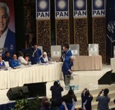 Pendukung Teriak Yel-yel Saat Hatta Nge-Vote di Pemilihan Ketum PAN