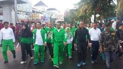 Peringati Harlah PPP, Romi Buka Jalan Sehat di Pantai Losari