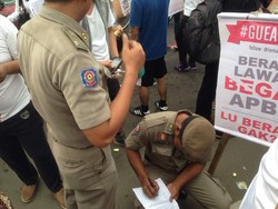 Anggota Satpol PP Ini Juga Ikut Gerakan Gue Ahok Lawan DPRD