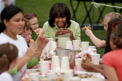 FNV, Gerakan Michelle Obama Hadapi Iklan Makanan Cepat Saji di Sekolah