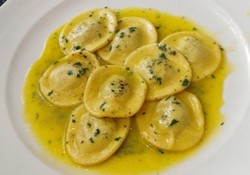 Suka Makanan Italia? Yuk, Bikin Spaghetti Pie dan Ravioli untuk Keluarga!