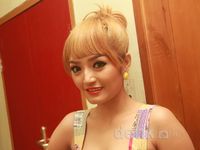 Nyentrik! Siti Badriah Mendadak Pirang