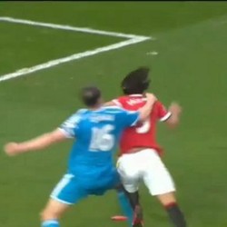 Salah Usir: OShea Bikin Pelanggaran, Brown yang Dapat Kartu Merah