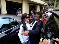 Ditanya Soal Feriyani Lim, Syahrini: Permisi, Permisi