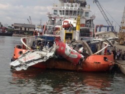 Diserahkan ke KNKT, Begini Penampakan Bodi AirAsia QZ8501 yang Hancur