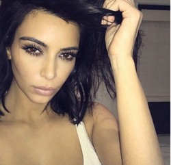 Aplikasi Foto Andalan Kim Kardashian agar Tampil Sempurna Saat Selfie
