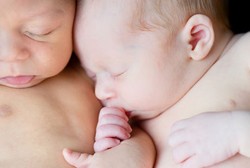 Dalam Empat Tahun, Ibu Ini Tiga Kali Lahirkan Anak Kembar