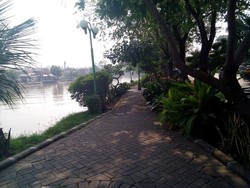 Santai Sore Asyik di Taman Jasa Tirta, Surabaya