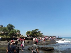 Tanah Lot di Bali yang Tak Pernah Sepi