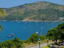 Dari Bukit Ini, Pemandangan di Phuket Seperti Laut Mediterania!