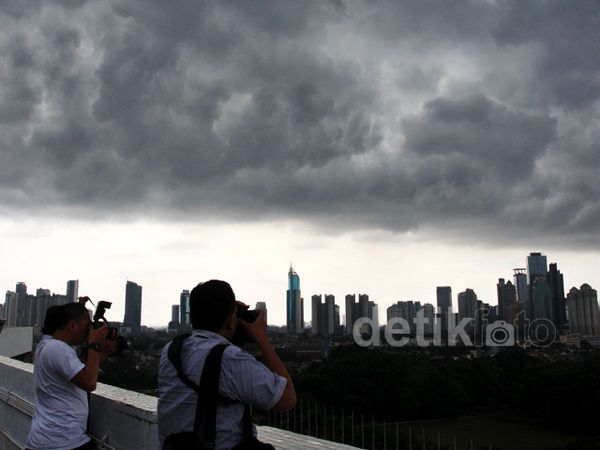 Awan Gelap Selimuti Jakarta